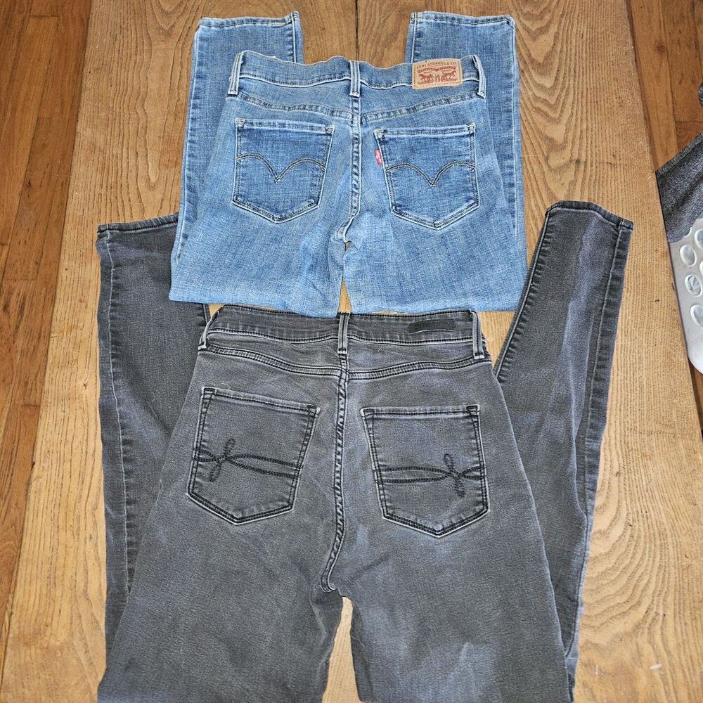 Womens Levis Jeans 2 Pair Black and Blue‎ Capri 25 and 2 26